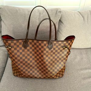Louis Vuitton Never Full GM/ 100% authentic. Almost new. Great condition.